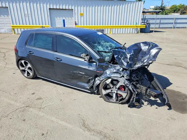 3VW4T7AU3HM069676 — 2017 Volkswagen GTI, фото 4 с аукциона Copart, Передняя часть