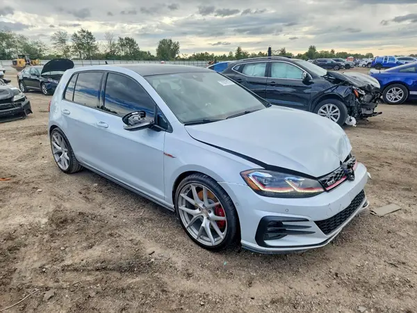 3VW447AU4JM251082 — 2018 Volkswagen GTI, фото 4 с аукциона Copart, Передняя часть