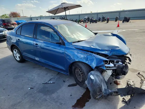 3VW267AJ3GM353392 — 2016 Volkswagen Jetta, фото 4 с аукциона Copart, Передняя часть
