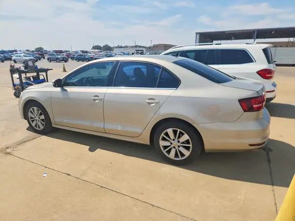 3VWD67AJ6GM313655 — 2016 Volkswagen Jetta, фото 2 с аукциона Copart 01.10.2026, Естественный износ
