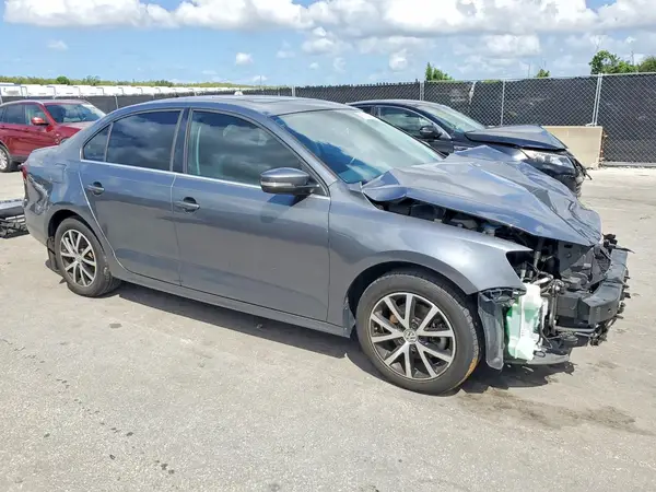 2017 VOLKSWAGEN JETTA VIN 3VWDB7AJ3HM389766 фото 4