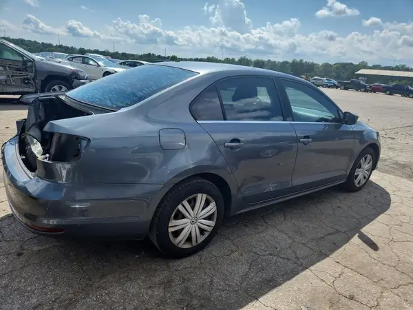 3VW2B7AJ1HM212589 — 2017 Volkswagen Jetta, фото 3 с аукциона Copart, Задняя часть