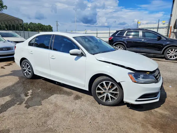 3VWDB7AJ2HM394019 — 2017 Volkswagen Jetta, фото 4 с аукциона Copart, Передняя часть