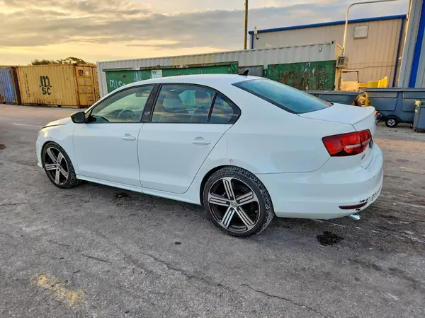 3VWD17AJ9HM409683 — 2017 Volkswagen Jetta, фото 2 с аукциона Copart 01.10.2026, Передняя часть