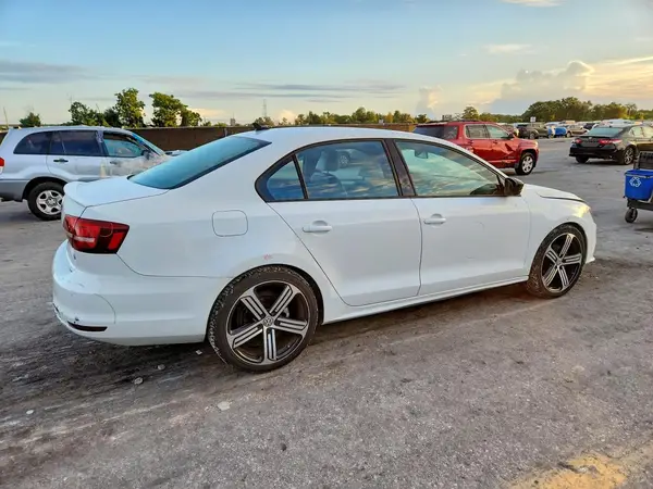 3VWD17AJ9HM409683 — 2017 Volkswagen Jetta, фото 3 с аукциона Copart 01.10.2026, Передняя часть
