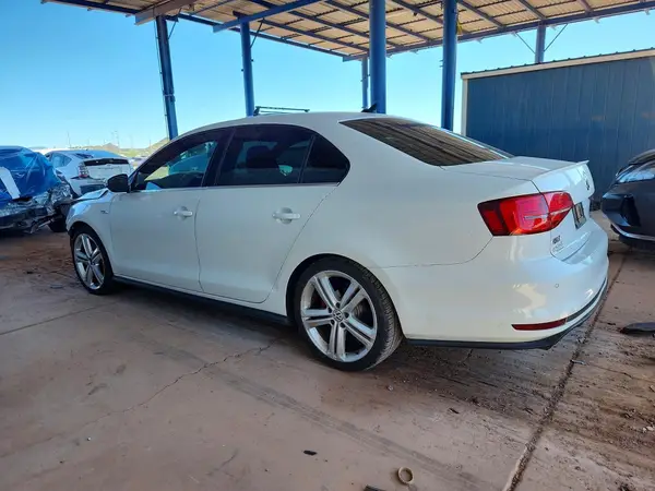 3VW4T7AJ9HM213334 — 2017 Volkswagen Jetta, фото 2 с аукциона Copart, Передняя часть