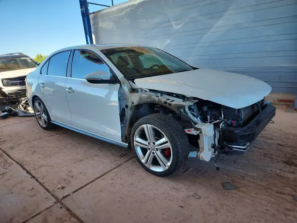 3VW4T7AJ9HM213334 — 2017 Volkswagen Jetta, фото 4 с аукциона Copart, Передняя часть