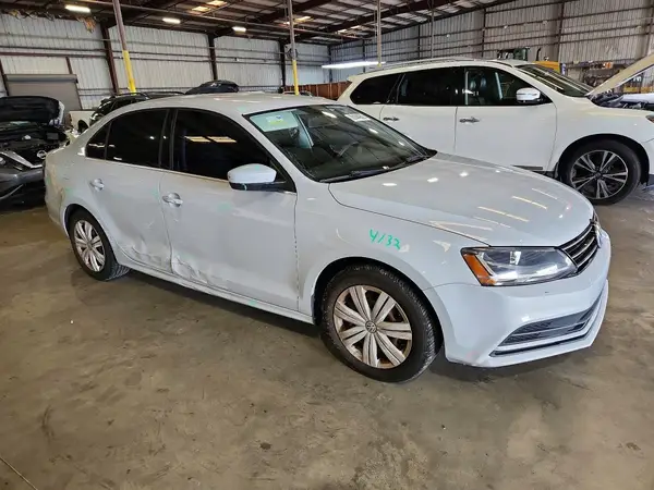3VW167AJ8HM272059 — 2017 Volkswagen Jetta, фото 4 с аукциона Copart 05.10.2026, Повреждения со всех сторон
