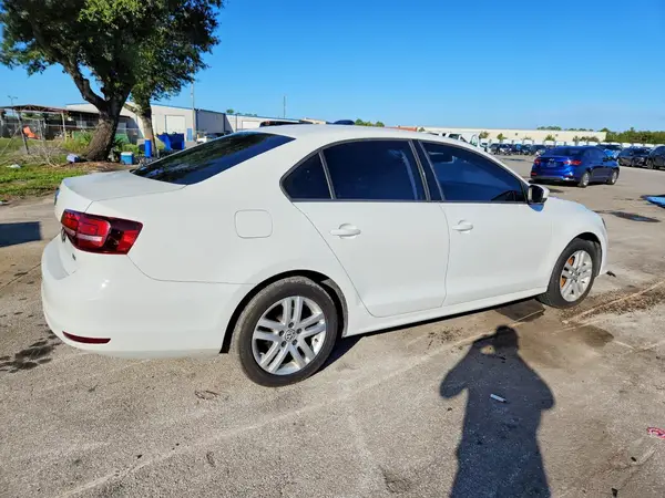 3VW2B7AJ2JM261242 — 2018 Volkswagen Jetta, фото 3 с аукциона Copart 01.10.2026, Передняя часть