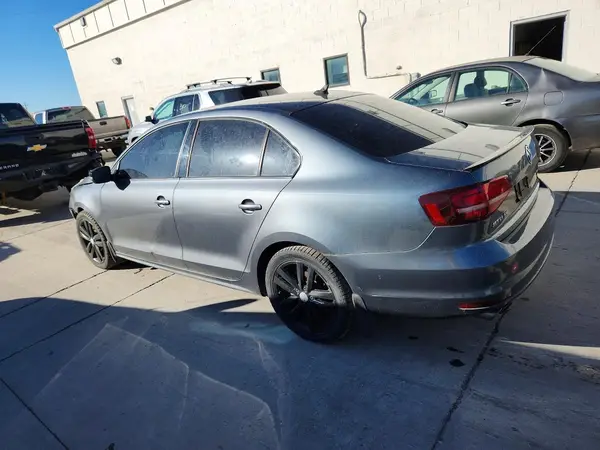 3VWD17AJ2JM257171 — 2018 Volkswagen Jetta, фото 2 с аукциона Copart, Передняя часть