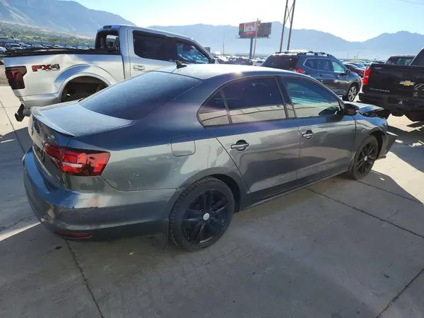 3VWD17AJ2JM257171 — 2018 Volkswagen Jetta, фото 3 с аукциона Copart, Передняя часть