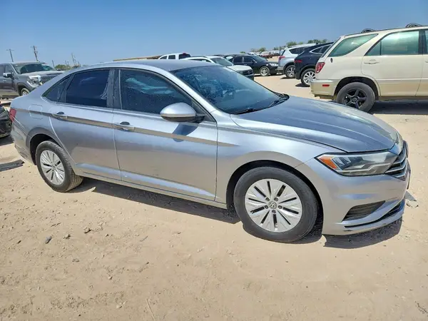 3VWCB7BU0KM236581 — 2019 Volkswagen Jetta, фото 4 с аукциона Copart, Передняя часть