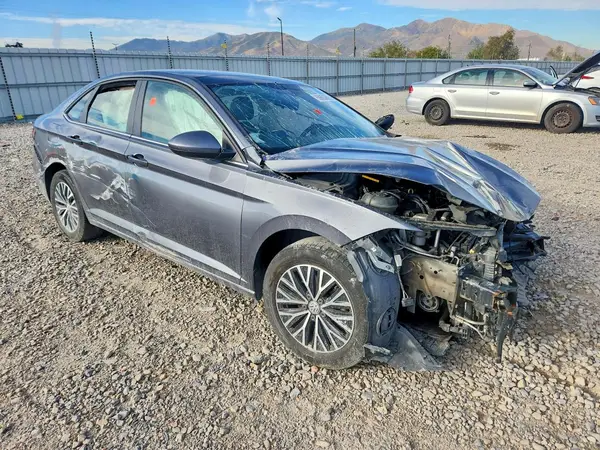 3VWC57BU2KM156657 — 2019 Volkswagen Jetta, фото 4 с аукциона Copart, Передняя часть