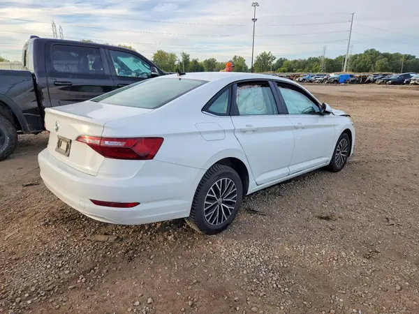 3VWC57BU7MM083496 — 2021 Volkswagen Jetta, фото 3 с аукциона Copart, Передняя часть