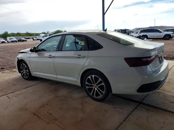 3VWBM7BU5RM025375 — 2024 Volkswagen Jetta, фото 2 с аукциона Copart, Передняя часть