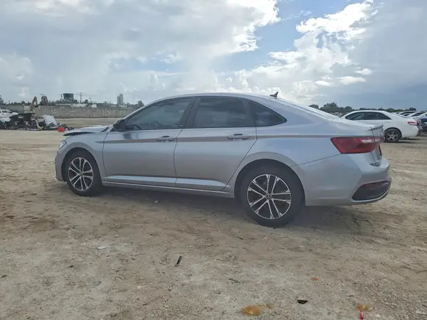 3VWBX7BU4SM091395 — 2025 Volkswagen Jetta, фото 2 с аукциона Copart, Передняя часть