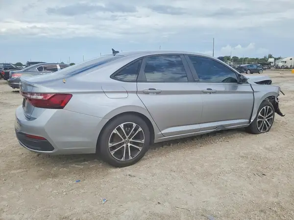 3VWBX7BU4SM091395 — 2025 Volkswagen Jetta, фото 3 с аукциона Copart, Передняя часть