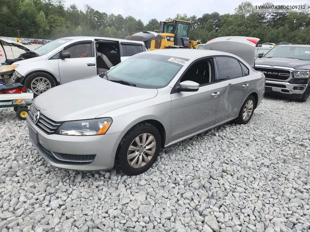 2013 Volkswagen Passat S VIN 1VWAH7A38DC109712 фото 1