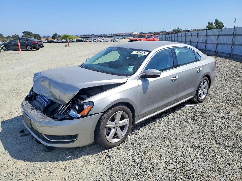 2014 Volkswagen Passat VIN 1VWBP7A34EC015304 фото 1