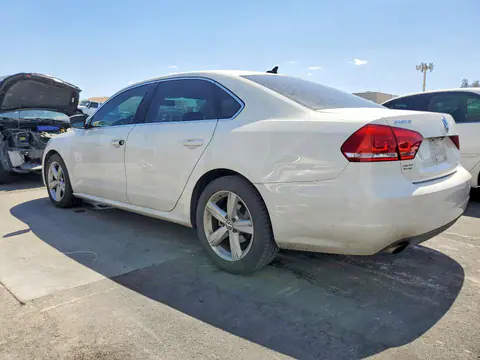 2015 Volkswagen Passat VIN 1VWAT7A33FC085630 фото 2