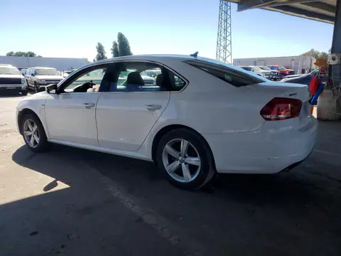 2015 Volkswagen Passat VIN 1VWAT7A33FC095235 фото 2