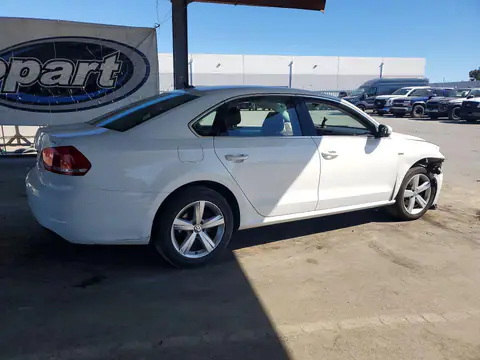 2015 Volkswagen Passat VIN 1VWAT7A33FC095235 фото 3
