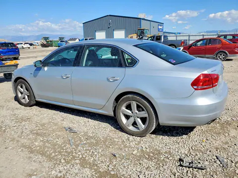 2015 Volkswagen Passat VIN 1VWAS7A33FC122310 фото 2
