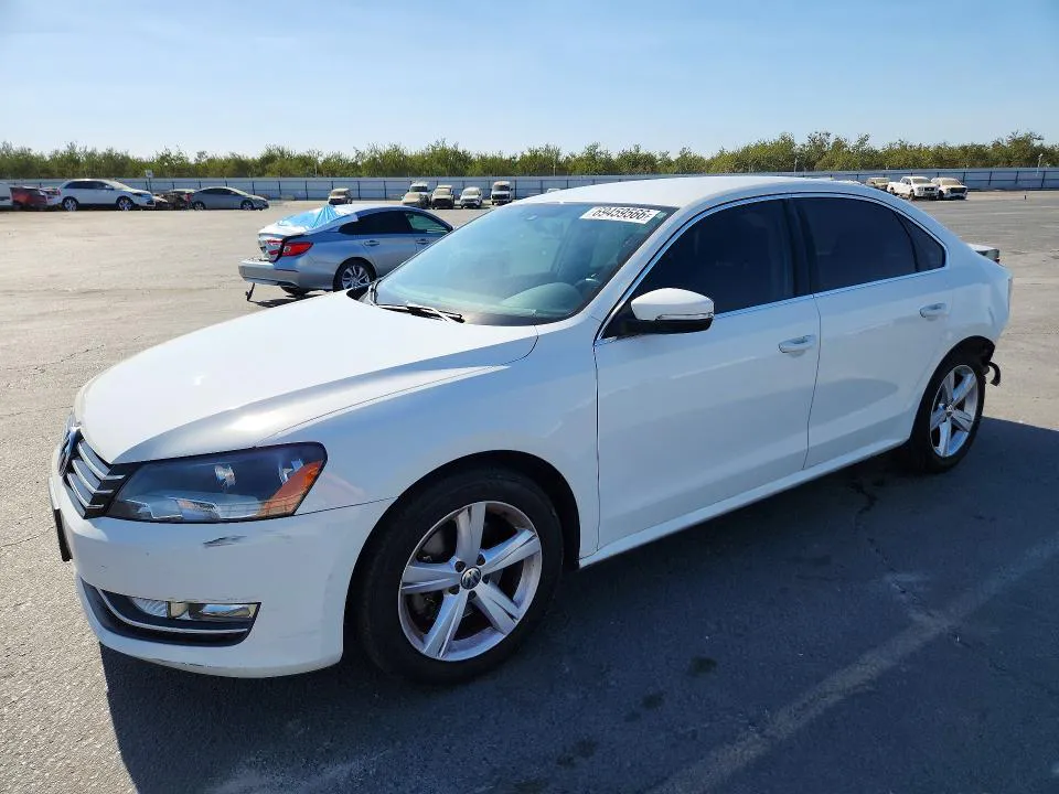 2015 Volkswagen Passat VIN 1VWAT7A38FC100252 фото 1