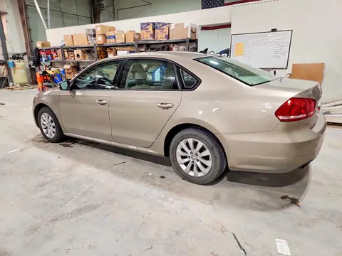 2015 Volkswagen Passat VIN 1VWAT7A36FC057482 фото 2
