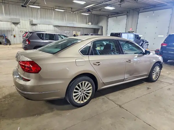 1VWBT7A32GC030270 — 2016 Volkswagen Passat, фото 3 с аукциона Copart, Передняя часть