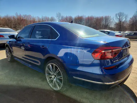 2017 Volkswagen Passat VIN 1VWDT7A37HC031165 фото 2