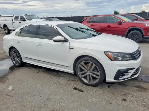 1VWDT7A35HC057473 — 2017 Volkswagen Passat, фото 4 с аукциона Copart, Подтопление