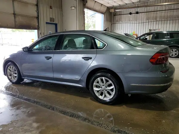 1VWAT7A35HC014920 — 2017 Volkswagen Passat, фото 2 с аукциона Copart, Боковая часть