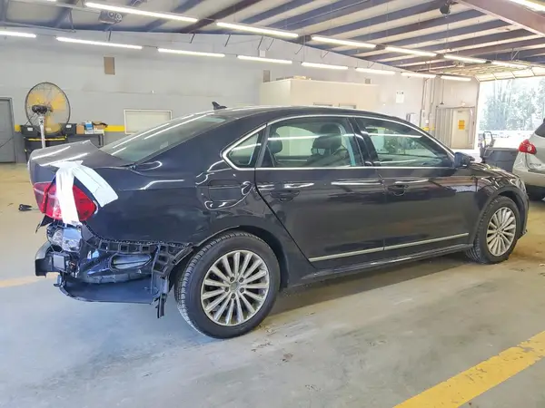 1VWBT7A37HC018102 — 2017 Volkswagen Passat, фото 3 с аукциона Copart, Задняя часть