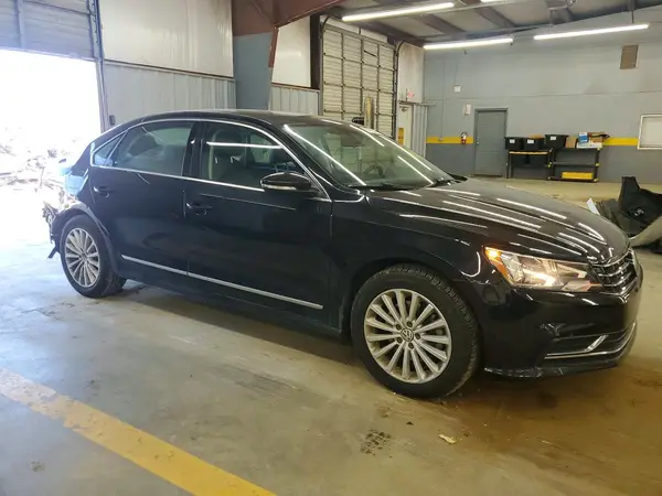 1VWBT7A37HC018102 — 2017 Volkswagen Passat, фото 4 с аукциона Copart, Задняя часть