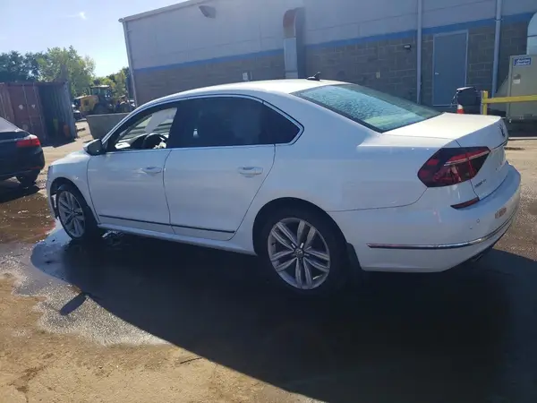2017 VOLKSWAGEN PASSAT VIN 1VWGT7A32HC079444 фото 2