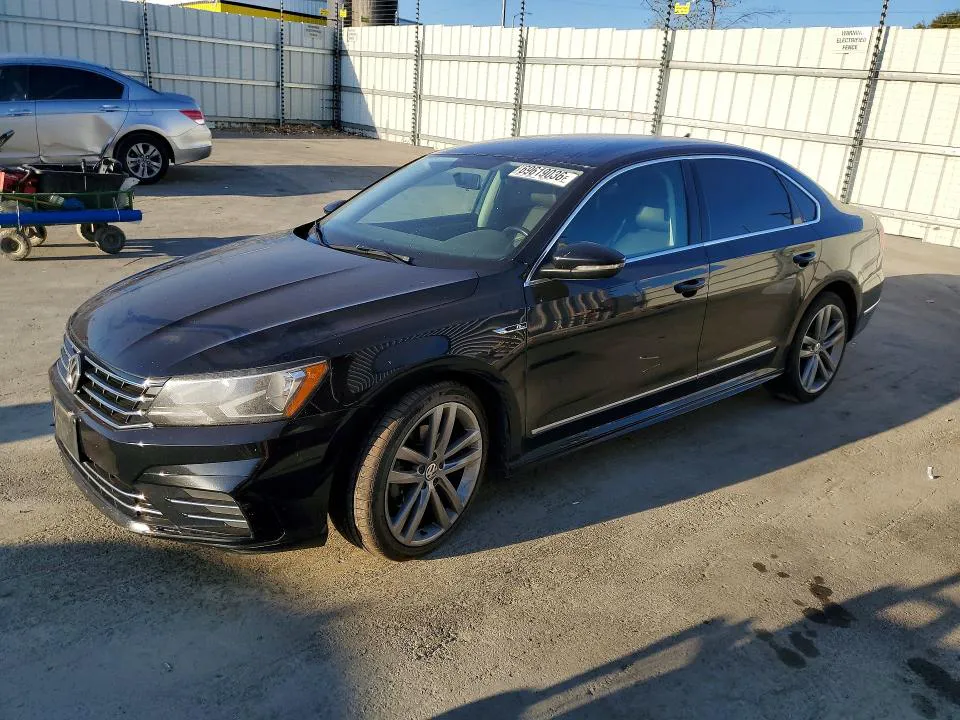 2017 Volkswagen Passat VIN 1VWDT7A33HC082226 фото 1