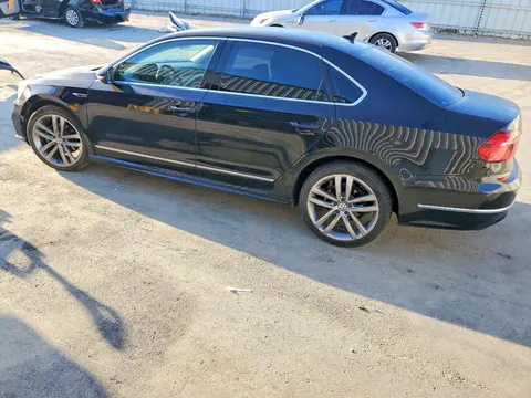 2017 Volkswagen Passat VIN 1VWDT7A33HC082226 фото 2