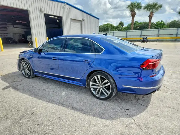 1VWDT7A33HC056659 — 2017 Volkswagen Passat, фото 2 с аукциона Copart, Передняя часть