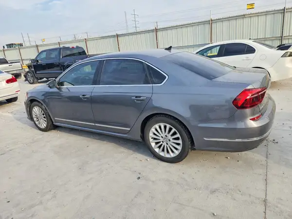 1VWBT7A32HC032098 — 2017 Volkswagen Passat, фото 2 с аукциона Copart, Передняя часть