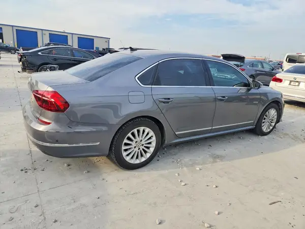 1VWBT7A32HC032098 — 2017 Volkswagen Passat, фото 3 с аукциона Copart, Передняя часть