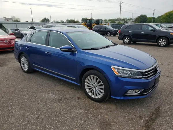 1VWBT7A30HC001853 — 2017 Volkswagen Passat, фото 4 с аукциона Copart, Передняя часть