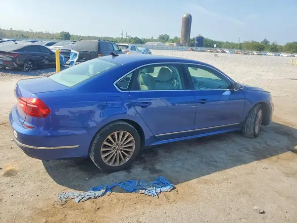 1VWBT7A30HC057002 — 2017 Volkswagen Passat, фото 3 с аукциона Copart, Передняя часть