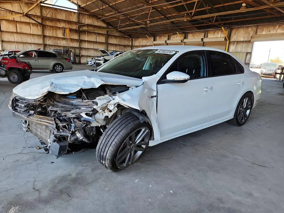 2018 Volkswagen Passat VIN 1VWAA7A33JC040010 фото 1