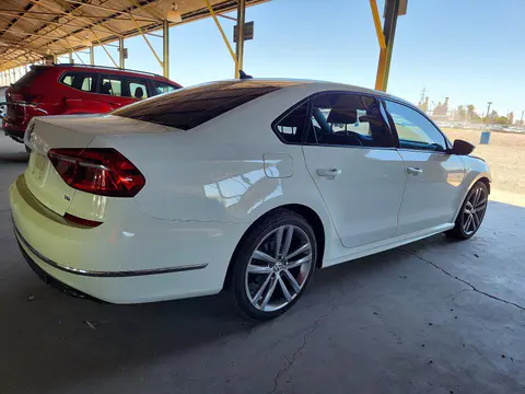 2018 Volkswagen Passat VIN 1VWAA7A33JC040010 фото 3