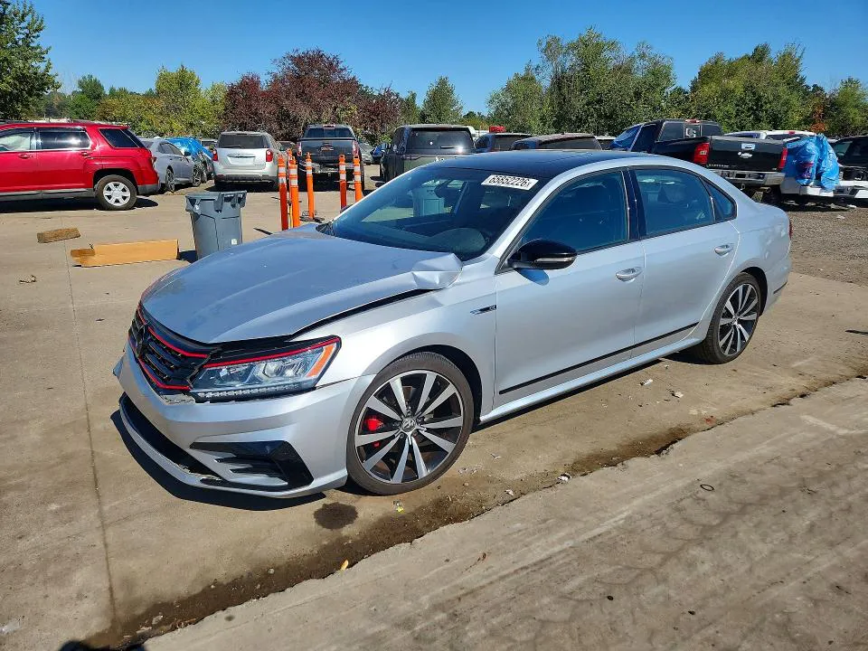 2018 Volkswagen Passat VIN 1VWJM7A39JC050533 фото 1
