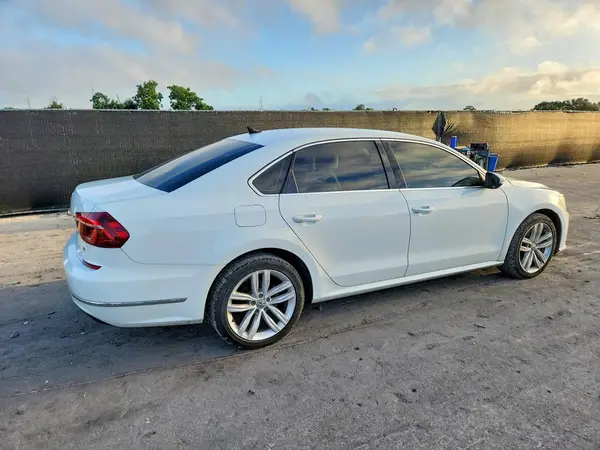 1VWBA7A34JC043082 — 2018 Volkswagen Passat, фото 3 с аукциона Copart, Передняя часть