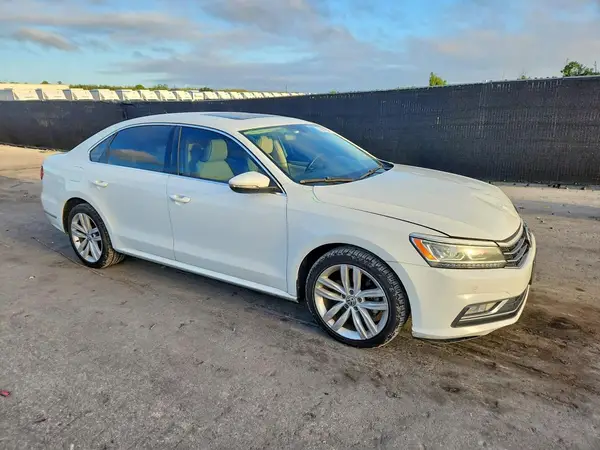 1VWBA7A34JC043082 — 2018 Volkswagen Passat, фото 4 с аукциона Copart, Передняя часть