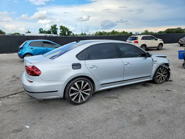 1VWJM7A30JC050727 — 2018 Volkswagen Passat, фото 3 с аукциона Copart, Передняя часть