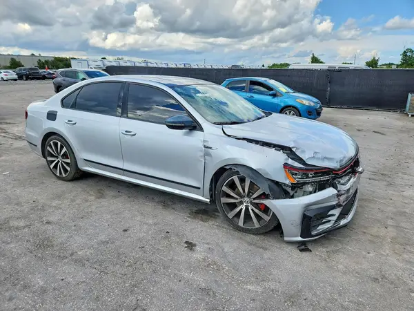 1VWJM7A30JC050727 — 2018 Volkswagen Passat, фото 4 с аукциона Copart, Передняя часть